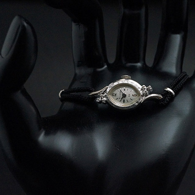 ブローバ ダイヤ装飾 アーモンド型ケース 手巻き アンティークレディースウオッチ